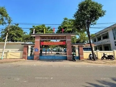Công an tìm 'phụ huynh ảo' đăng bài học sinh làm hơn 10 trang bài tập
