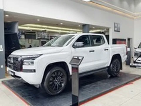 Mitsubishi Triton vẫn khuyến mại mạnh tay sau tháng lên top doanh số phân khúc: Giảm lăn bánh tới 56 triệu đồng, bản mới ra mắt cũng không ngoại lệ