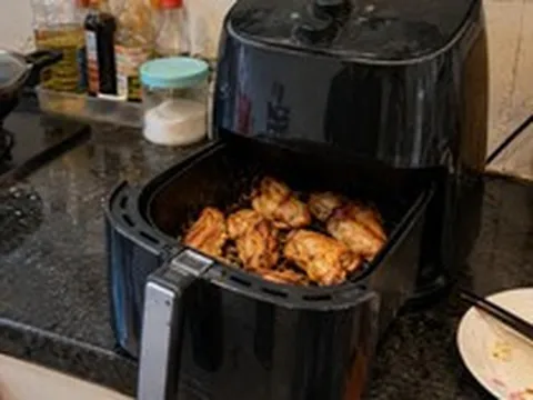 4 niềm vui, 1 nỗi sợ của những người đang dùng nồi chiên không dầu