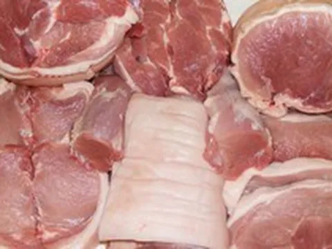 Kinh hãi vụ hơn 10.000 tấn thịt lợn được tạo nạc bằng chất cấm rồi bán ra thị trường: "Điểm đến của số thịt nguy hiểm này là các bếp ăn của các gia đình, trường học..."