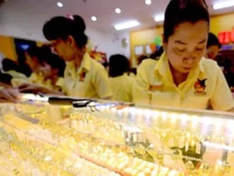 Giá vàng hôm nay 7-10: Vàng thế giới rục rịch tăng, SJC vẫn đi ngang
