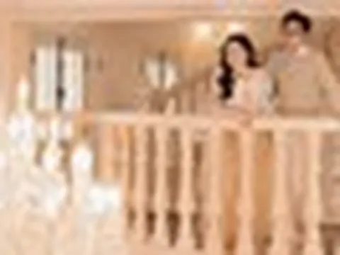 Nam NSƯT SN 1972 cưới vợ đại gia, sống trong biệt thự trắng 200 tỷ, rộng 600m²