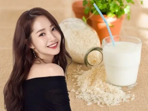 Bí mật đằng sau làn da "không tuổi" của phụ nữ Hàn: 4 ly nước "vàng" chị em nên uống mỗi ngày