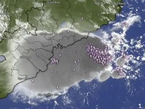 Sáng nay Nam Bộ đang mưa, chiều nhiều nơi ngập do triều cường