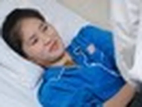 Xúc động khoảnh khắc giám đốc bệnh viện thăm cô giáo mất chân khi cứu học trò