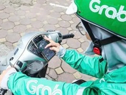 Đi làm 12 tiếng, tốn đến 70.000 đồng tiền xăng mỗi ngày, trả 130.000 đồng tiền dầu mỗi tuần, nữ tài xế Grab vỡ ra nhiều chuyện