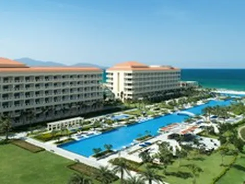 Bên trong công trình của nữ đại gia Việt từng tổ chức đám cưới bí mật cho tỷ phú Ấn Độ: Bể bơi vô cực dài nhất Đà Nẵng, thực đơn độc bản mới ra mắt