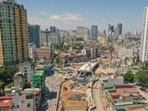 Cận cảnh công trường hai cầu vượt trên tuyến Vành đai 1 ở Hà Nội
