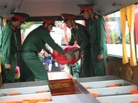 Sơ duyệt lễ truy điệu hài cốt liệt sĩ tại Công viên Lê Thị Riêng