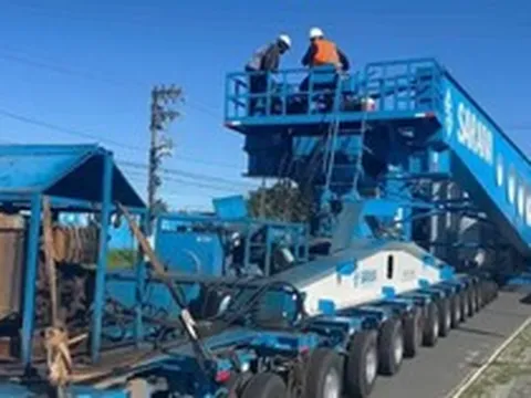Phát hiện một thiết bị dài hơn 11m, nặng 250 tấn được vận chuyển bằng đoàn xe hộ tống, âm thầm thực hiện một nhiệm vụ quan trọng