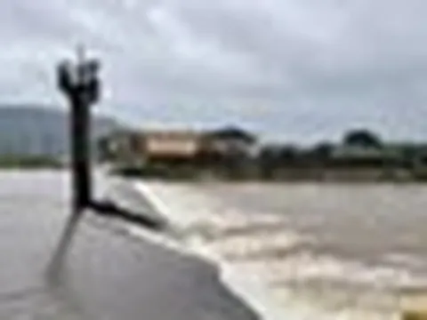 Mưa lớn tại Quảng Trị: Một phụ nữ bị nước cuốn mất tích, nhiều thôn bản chia cắt