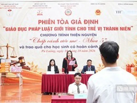 Đưa kiến thức pháp luật, tiếp sức học sinh vùng cao đến trường