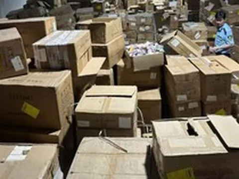 Phát hiện hơn 233.000 sản phẩm mỹ phẩm trôi nổi, trị giá hơn 10 tỷ đồng