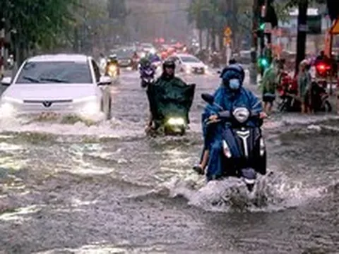 Thời tiết hôm nay 13-10: Bắc Bộ nắng, Nam Bộ mưa chiều