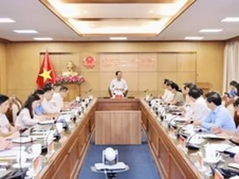Giám sát thực hiện Nghị quyết 71: Làm rõ vấn đề sách giáo khoa, trường lớp, giáo viên