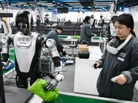 Nghề huấn luyện robot tại Trung Quốc: Rửa bát 200 lần/ngày kiếm 25 triệu, ngậm ngùi "dạy việc" cho sẽ kẻ cướp chén cơm của mình