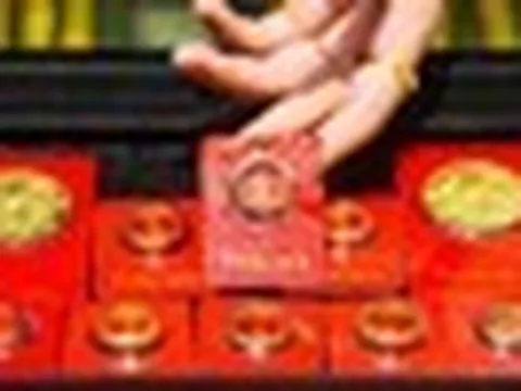 Giá vàng bạc 14/10 giằng co "kịch liệt": Phú Quý, Doji, SJC cập nhật mới nhất ra sao?