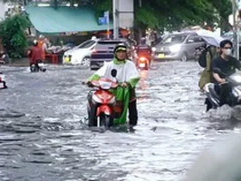 Lời khuyên cho người đi xe mùa triều cường, lụt lội