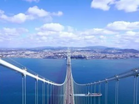 Huy động 200.000 tấn thép và 1,42 triệu mét khối bê tông để xây siêu công trình giữ kỷ lục dài nhất thế giới gần 1/4 thế kỷ