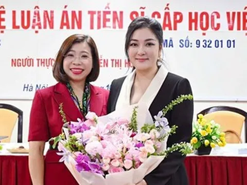 Hé lộ hành trình trở thành Tiến sĩ của hoa hậu Nguyễn Thị Huyền
