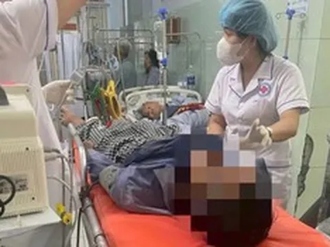 Nhặt con cá trên bờ biển nướng ăn, người đàn ông 38 tuổi hôn mê, tím tái