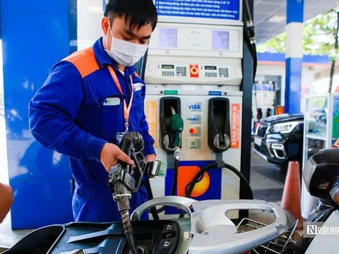 Giá xăng, dầu hôm nay (15/10) đồng loạt giảm