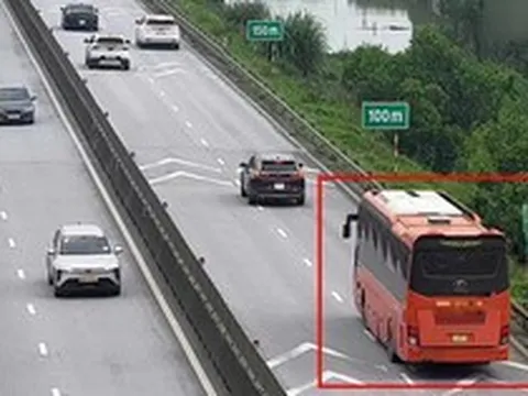 Bộ Xây dựng nói gì về quy định khoảng cách an toàn trên cao tốc?