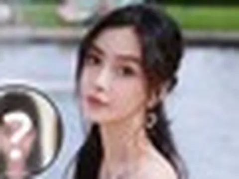 Những bức ảnh thẻ "không thể tin nổi" của Angelababy