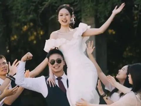 Cặp đôi cùng họ cùng tên làm đám cưới, khách ngỡ ghi nhầm thông tin