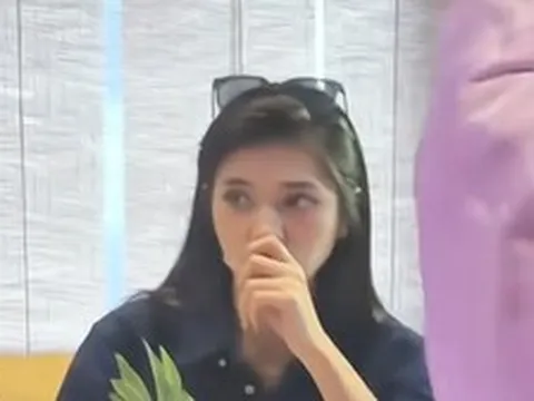 Mỹ nhân phim trăm tỷ ngồi ăn cũng được khen đẹp từ mặt đến tay