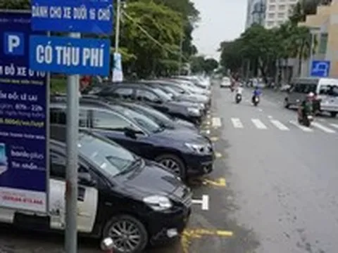 Hà Nội tăng giá trông giữ ô tô vỉa hè, chi phí 'nuôi xe' sẽ ra sao?