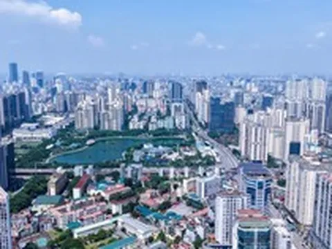 Ngắm “lá phổi xanh” giữa những tòa nhà cao tầng ở Hà Nội