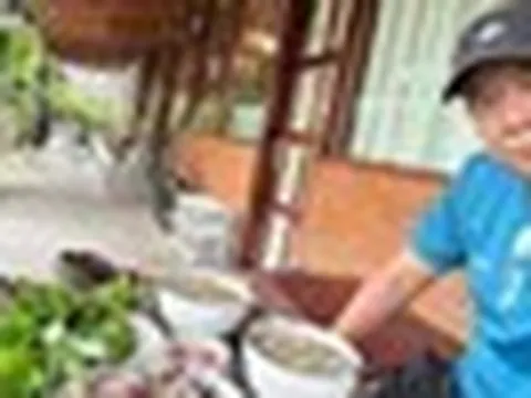Nam nghệ sĩ đình đám bỏ showbiz đi bán quán nhậu ở đường Nguyễn Hữu Cảnh, giúp vợ NSND thăng tiến