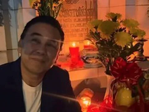 MC Quyền Linh đến mộ Lê Công Tuấn Anh nghẹn ngào: "Chào bạn hiền nhé"