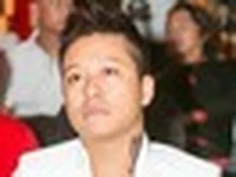 Hoàn cảnh Tuấn Hưng: Lớn lên trong khu nhà nghèo ở Hà Nội, U50 sang Mỹ sống "vẫn đi hát, vẫn lao động"