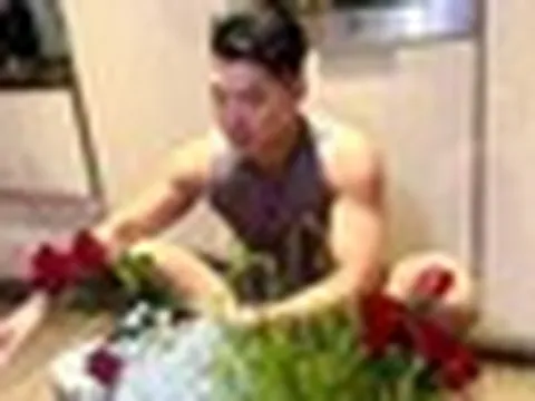 Nam nghệ sĩ SN 1991 quê TP.HCM bỏ showbiz ra Hà Nội lấy vợ hơn 15 tuổi: "Ấm áp nhé vợ yêu"