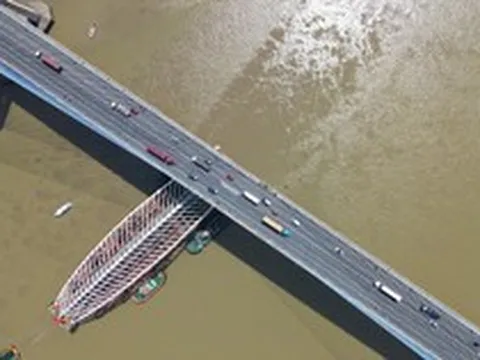 Cầu đi bộ hình lá dừa qua sông Sài Gòn chạy tiến độ để phục vụ Nhân dân Tết 2027