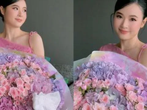 Cô trợ lý được Phó Chủ tịch DUYTAN Group Minh Đạt gửi hoa đến tận nhà