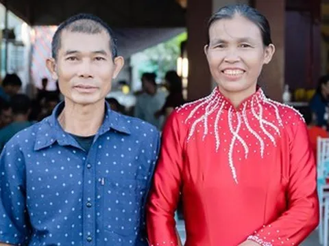 Thấy 4 đứa trẻ nheo nhóc, người phụ nữ ở Nghệ An về làm mẹ kế, thương yêu 23 năm