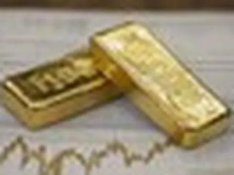 Giá vàng liên tục sụt giảm, loạt quỹ lớn tranh thủ "gom hàng"