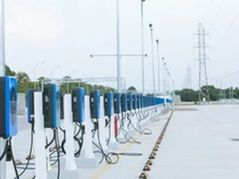 Công ty của tỷ phú Phạm Nhật Vượng vận hành trạm sạc ô tô điện lớn nhất Việt Nam: Hơn 1.000 vị trí đỗ, 866 cổng sạc tại Long Biên