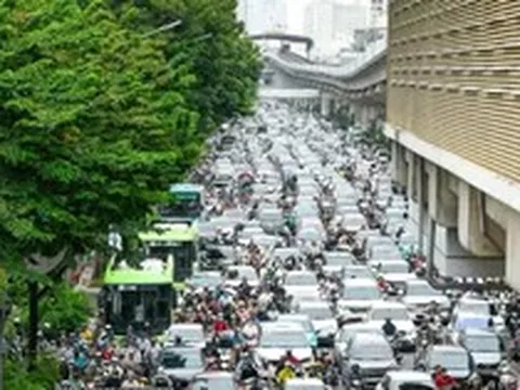 Đường nội đô Hà Nội giảm tốc mạnh, có nơi chỉ di chuyển được 12km/h