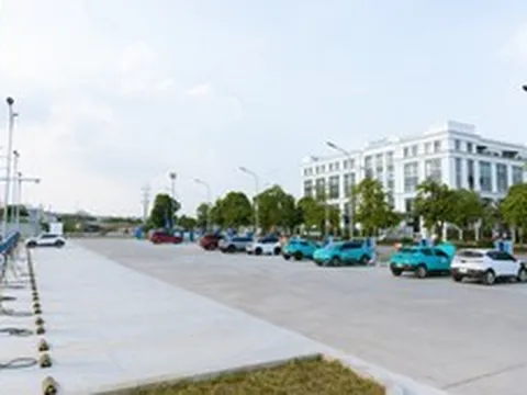 Trạm sạc ô tô điện có quy mô lớn nhất Việt Nam bắt đầu đi vào hoạt động