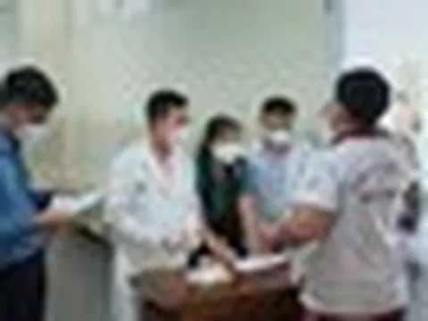 TPHCM: Thêm học sinh mắc não mô cầu, 99 người uống kháng sinh dự phòng