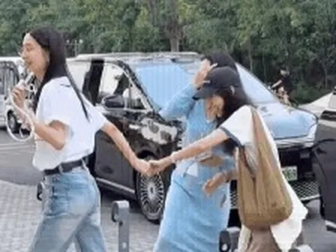 Nhan sắc thật gây sốc của cặp bạn thân showbiz giống nhau 99% từ ngoại hình đến cảnh bị chồng "cắm sừng" và ly dị