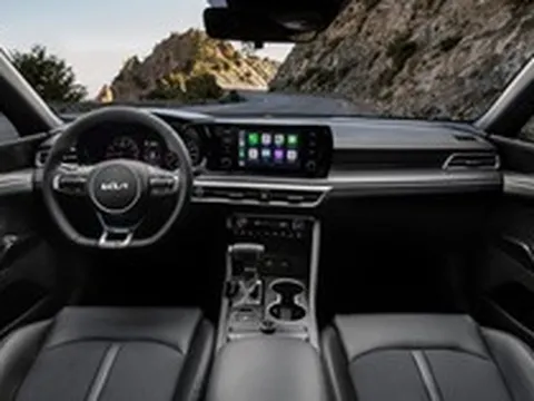 Ở Việt Nam có xe dáng đẹp, ngang cỡ Camry nhưng rẻ hơn gần 500 triệu đồng: Hãng đang ưu đãi cả chục triệu