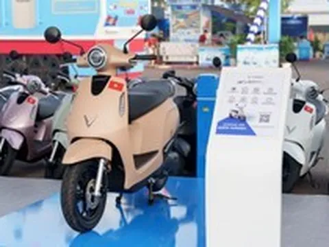 Xe máy điện lấn lướt, xe xăng chỉ còn giữ nhịp?