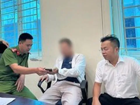 Ông N.V.T đến Agribank thực hiện giao dịch 100 triệu đồng, nhân viên ngân hàng kiểm tra rồi lập tức báo Công an