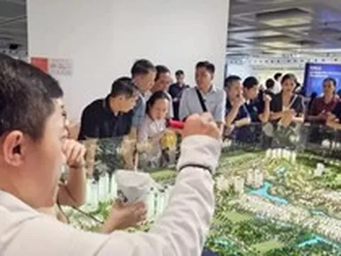 Môi giới bất động sản 'gồng mình' khi thị trường gặp khó