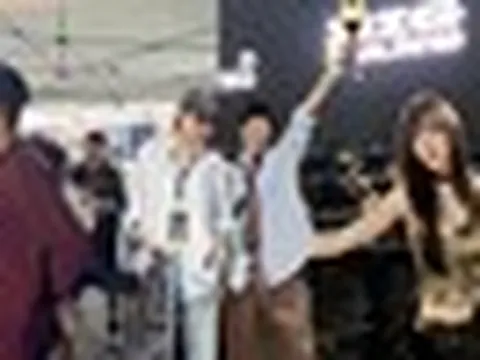 Đi vài bước là gặp sao Việt tại concert BIGBANG: HURRYKNG dắt bé Kem "đu idol", Anh Tài - Anh Trai - Em Xinh cùng đổ bộ
